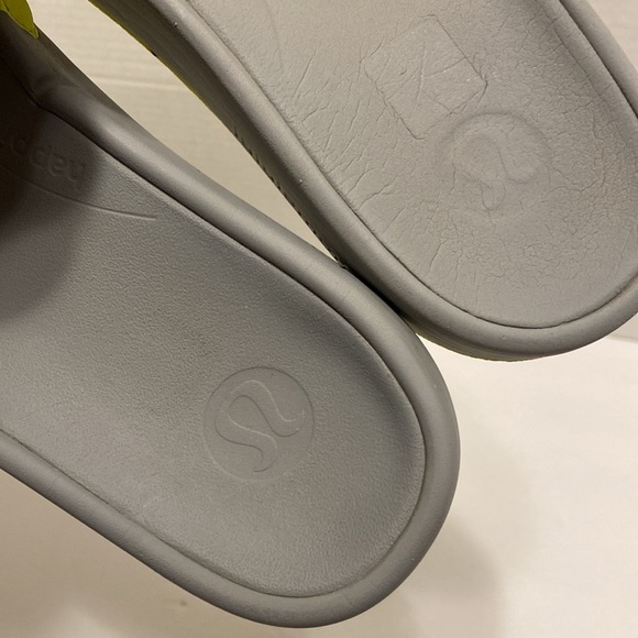 Lululemon Restfeel Men’s Slides Highlight Size 11.5 Grey / Yellow Gym Casual - Picture 9 of 9